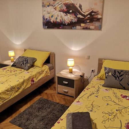 Ferienwohnung Eugenia Pula Exterior foto