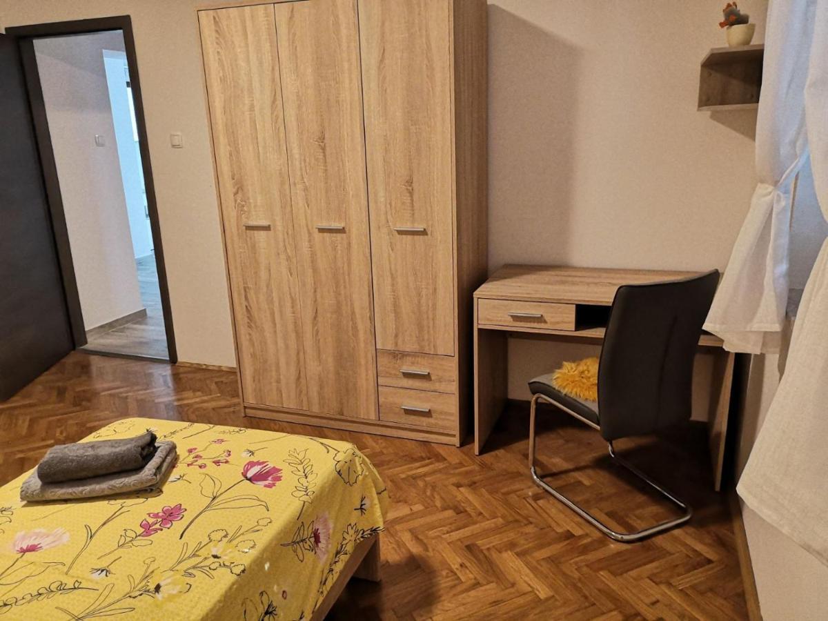 Ferienwohnung Eugenia Pula Exterior foto
