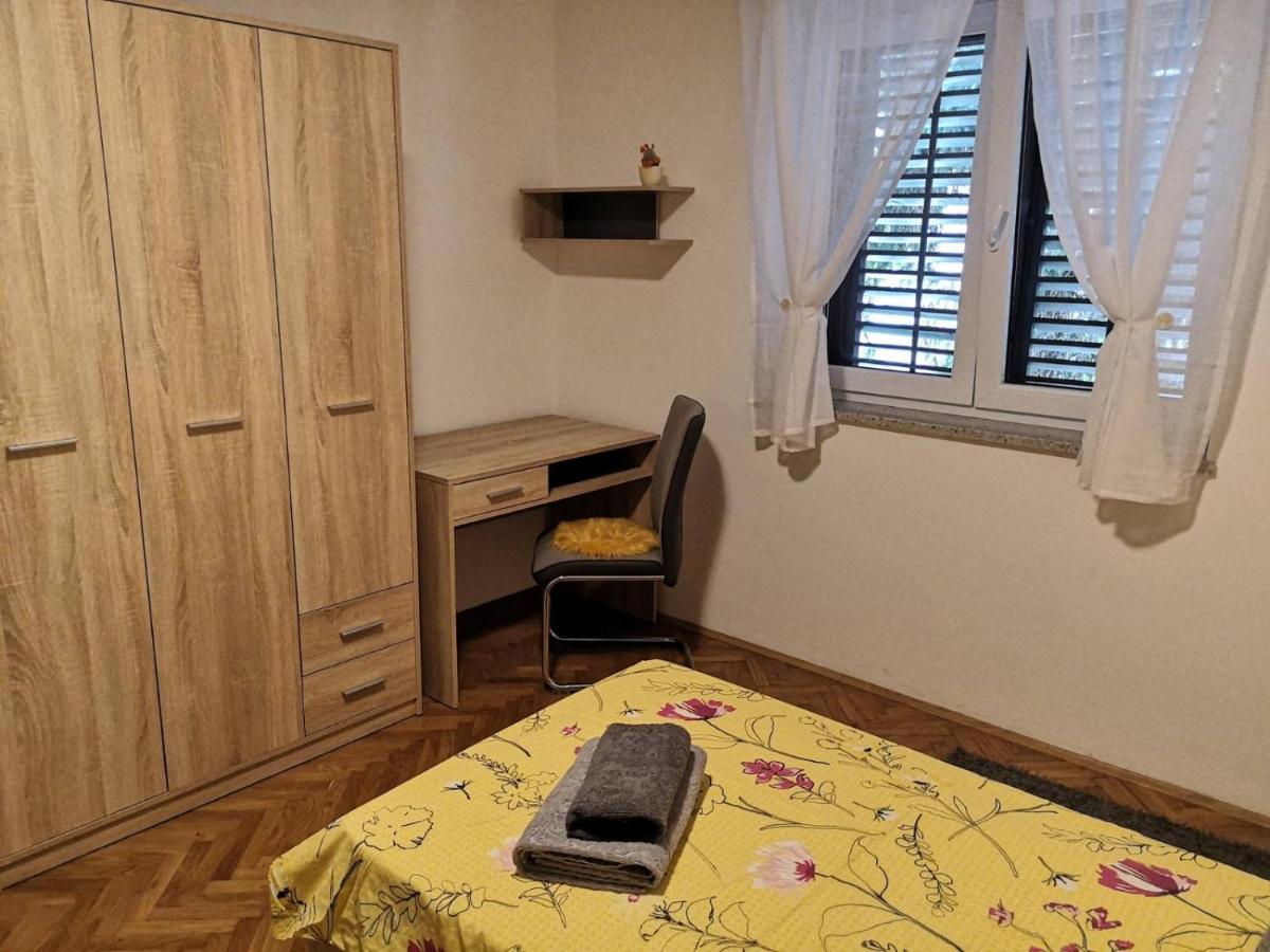 Ferienwohnung Eugenia Pula Exterior foto