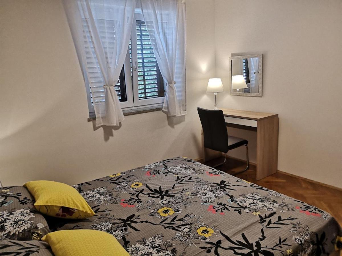 Ferienwohnung Eugenia Pula Exterior foto
